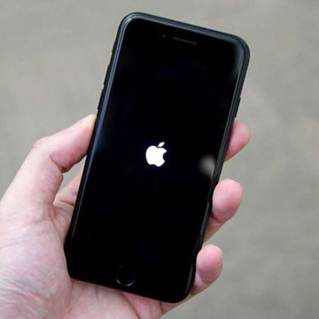 iphone-stuck-on-apple-logo